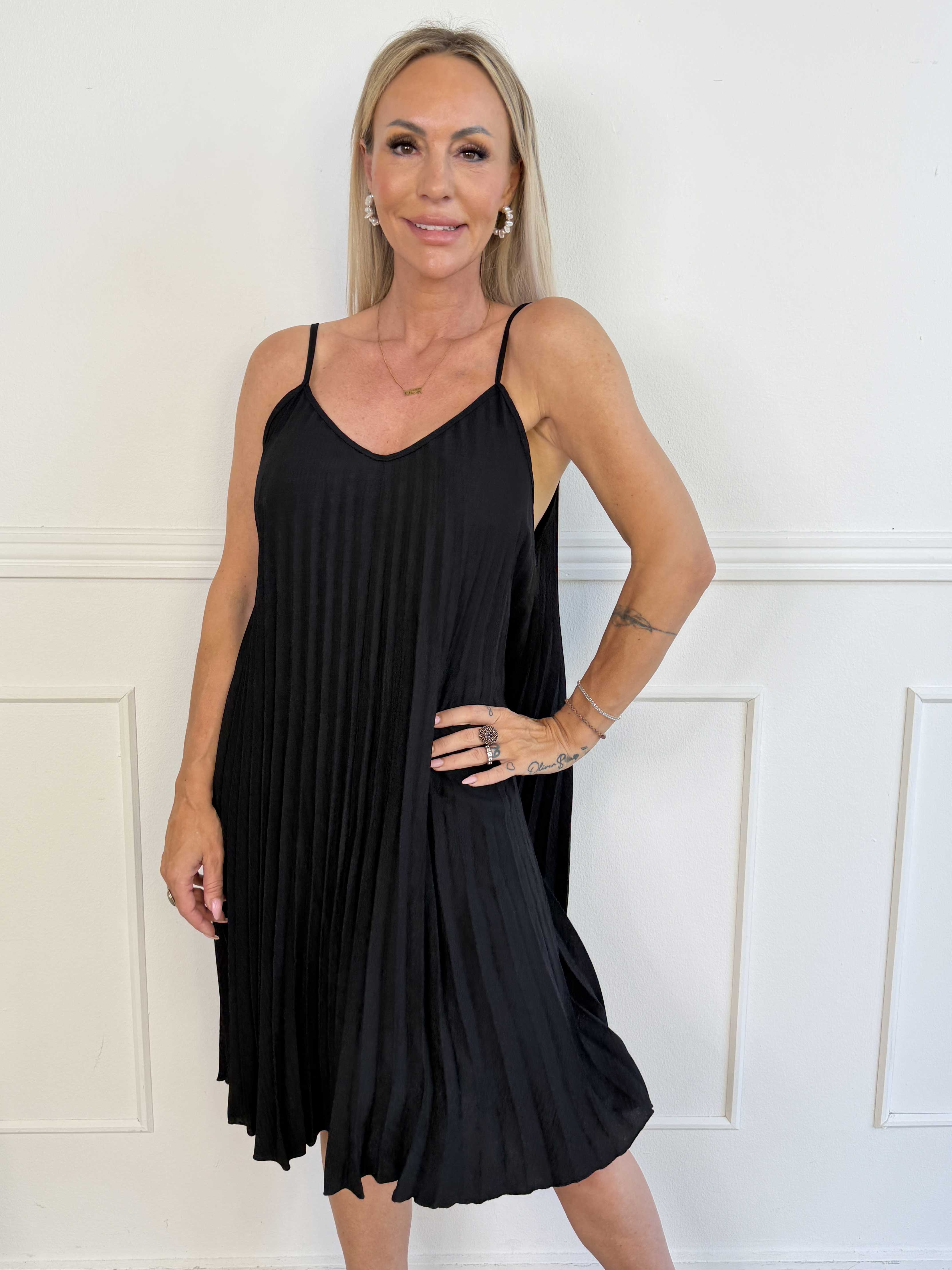 Tonia Short - Elegant plisseret stropkjole i en blød og let viskoseblanding